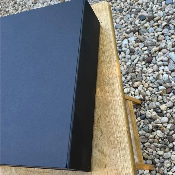 Lululemon Special Edition Magnetic Box NEW - Picture 4 of 5